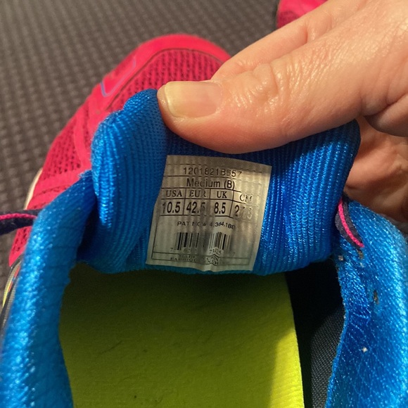 Brooks running shoes - size 10.5 - Picture 4 of 6